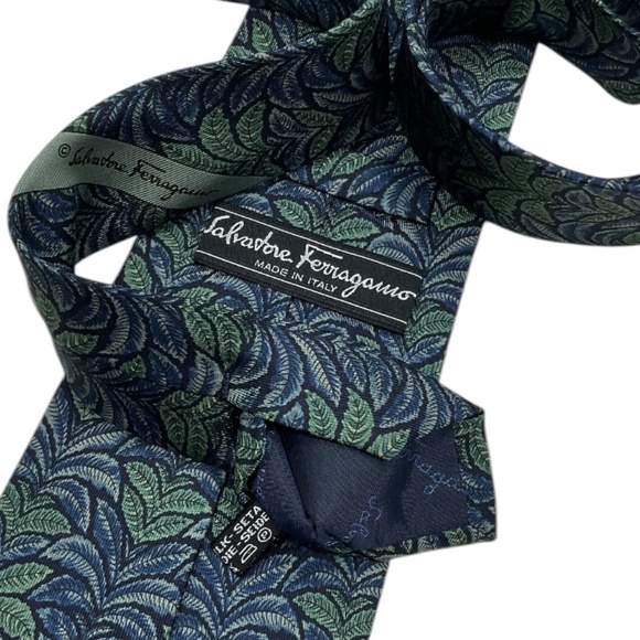 🆕SALVATORE FERRAGAMO Blue/Green Leaf Silk LUXURY Tie ITALY - Picture 3 of 5